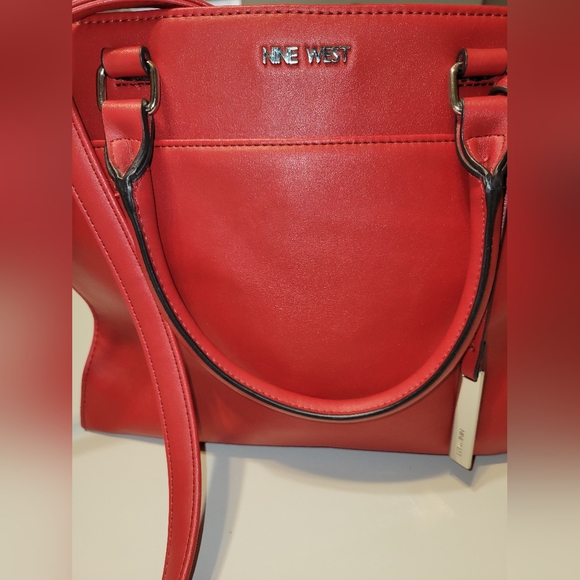 Nine West Bright Red Crossbody Excellent Condition - Picture 2 of 3